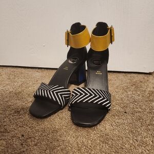 EXE color block heels